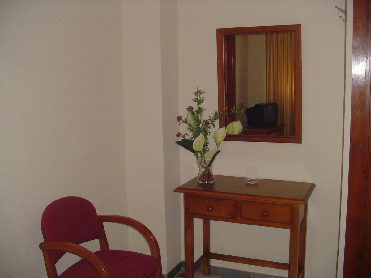 Hostal Cabrera Motril Extérieur photo